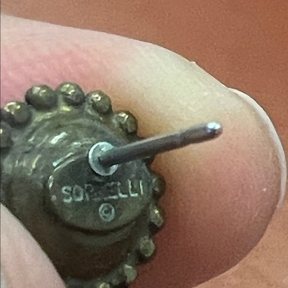 SORRELLI Peridot Simplicity Stud Earrings Antique Gold finish - Picture 5 of 5